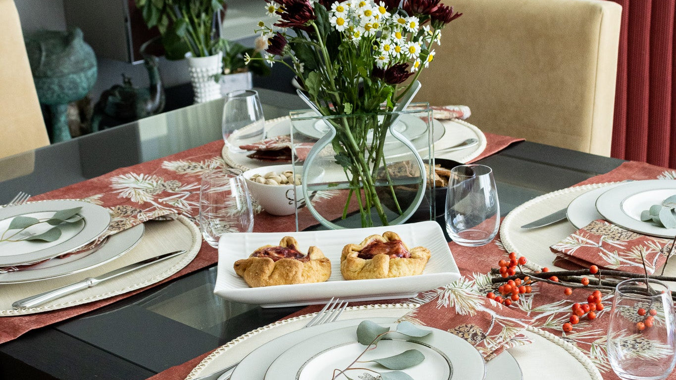 Luxury Fall Table Decor: Table Setting with Warm Palette